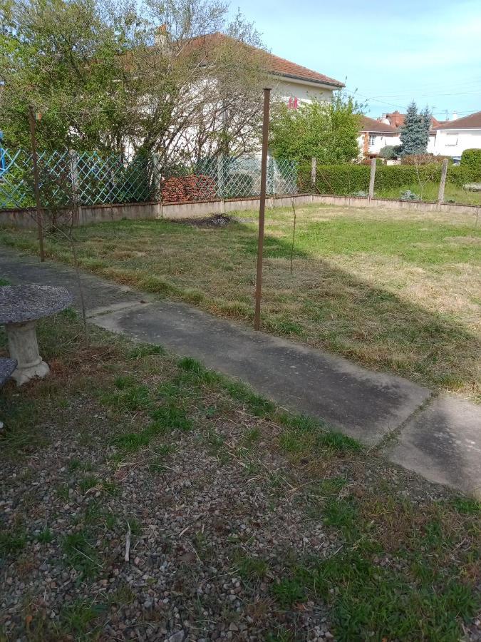 Maison Entiere Avec Parking, Garage Et Jardin Montluçon Kültér fotó