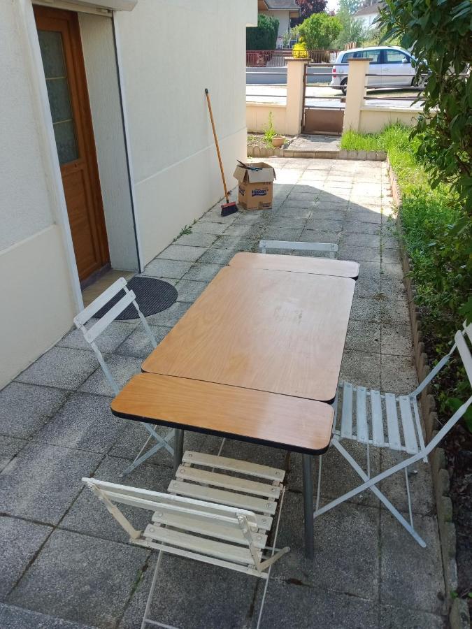 Maison Entiere Avec Parking, Garage Et Jardin Montluçon Kültér fotó