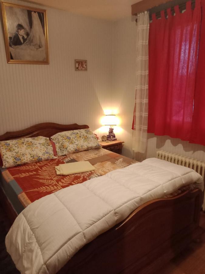 Maison Entiere Avec Parking, Garage Et Jardin Montluçon Kültér fotó