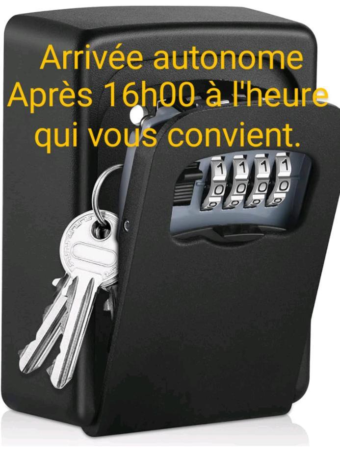 Maison Entiere Avec Parking, Garage Et Jardin Montluçon Kültér fotó
